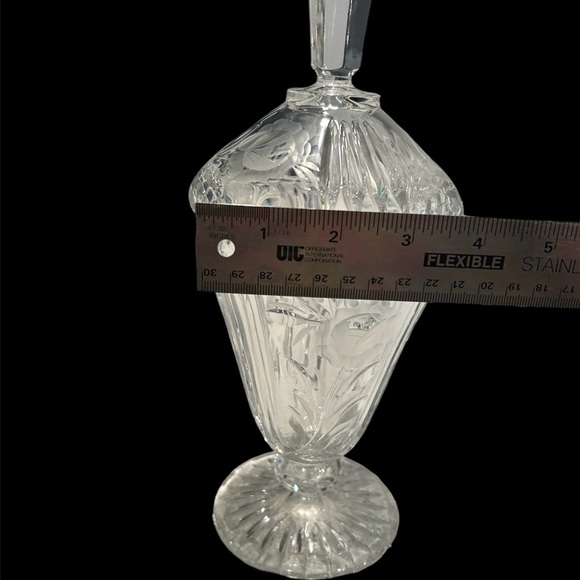 VINTAGE HEAVY CRYSTAL TALL CANDY DISH W/LID. - Picture 2 of 7